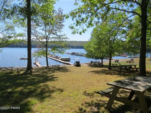 3 Pine Tree Ct at Lake Wallenpaupack's Woodland Hills