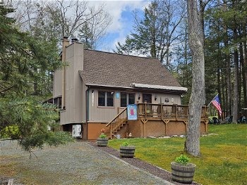 3 Pine Tree Ct Woodland Hills Lake Wallenpaupack Cabin for Sale